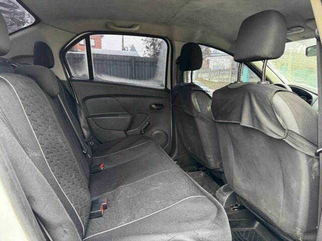 Белый Рено Логан, объемом двигателя 1.2 л и пробегом 390 тыс. км за 3690 $, фото 22 на Automoto.ua