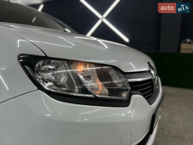 Білий Рено Логан, об'ємом двигуна 1.2 л та пробігом 197 тис. км за 5700 $, фото 13 на Automoto.ua
