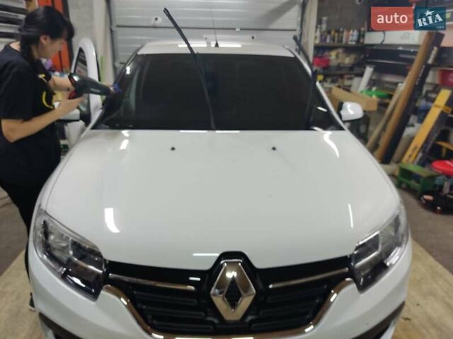 Белый Рено Логан, объемом двигателя 1.46 л и пробегом 77 тыс. км за 8000 $, фото 2 на Automoto.ua