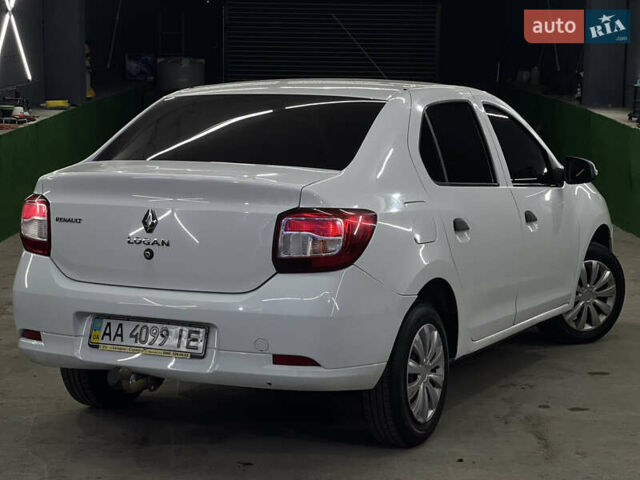 Білий Рено Логан, об'ємом двигуна 1.2 л та пробігом 197 тис. км за 5700 $, фото 6 на Automoto.ua