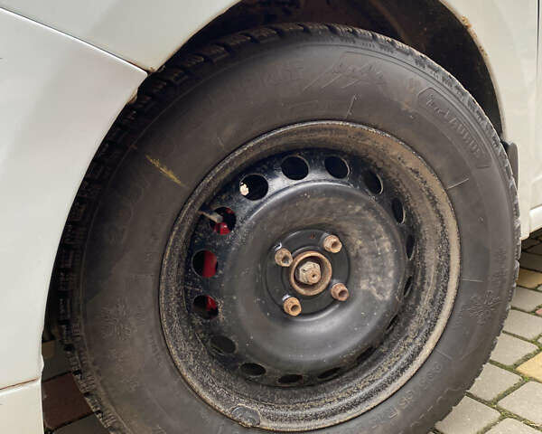 Белый Рено Логан, объемом двигателя 1.2 л и пробегом 206 тыс. км за 4300 $, фото 16 на Automoto.ua