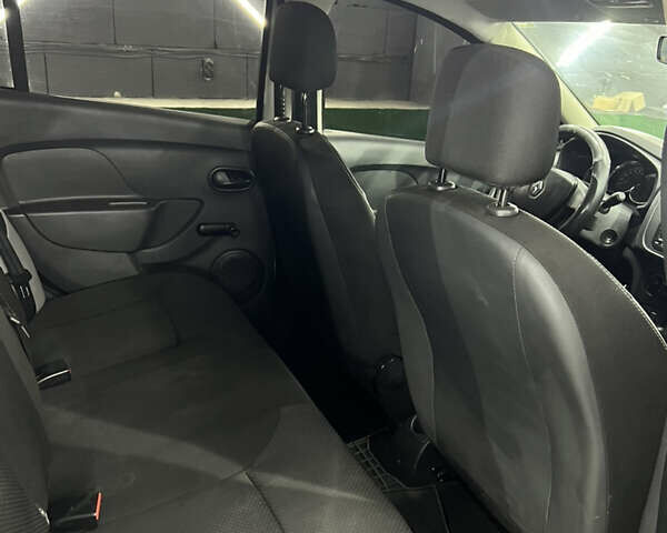 Білий Рено Логан, об'ємом двигуна 1.2 л та пробігом 197 тис. км за 5700 $, фото 36 на Automoto.ua