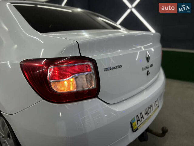 Білий Рено Логан, об'ємом двигуна 1.2 л та пробігом 197 тис. км за 5700 $, фото 11 на Automoto.ua