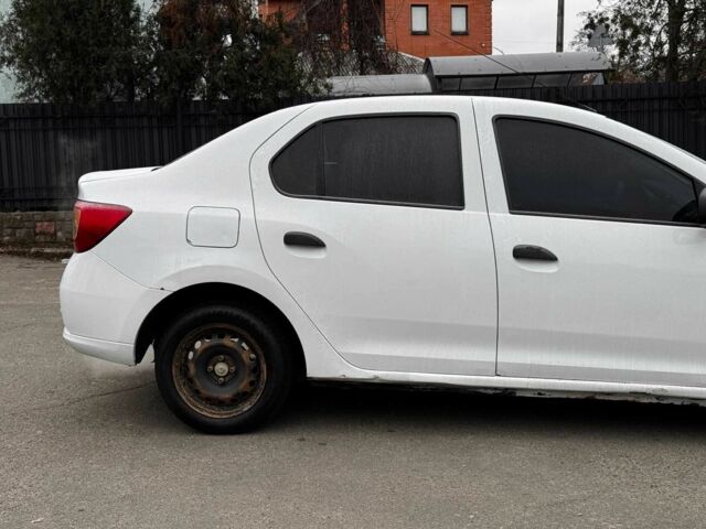 Белый Рено Логан, объемом двигателя 1.2 л и пробегом 390 тыс. км за 3690 $, фото 4 на Automoto.ua