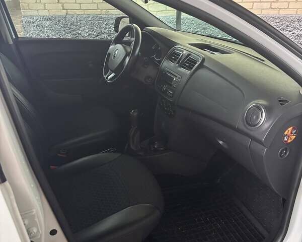 Белый Рено Логан, объемом двигателя 1.46 л и пробегом 77 тыс. км за 8000 $, фото 7 на Automoto.ua