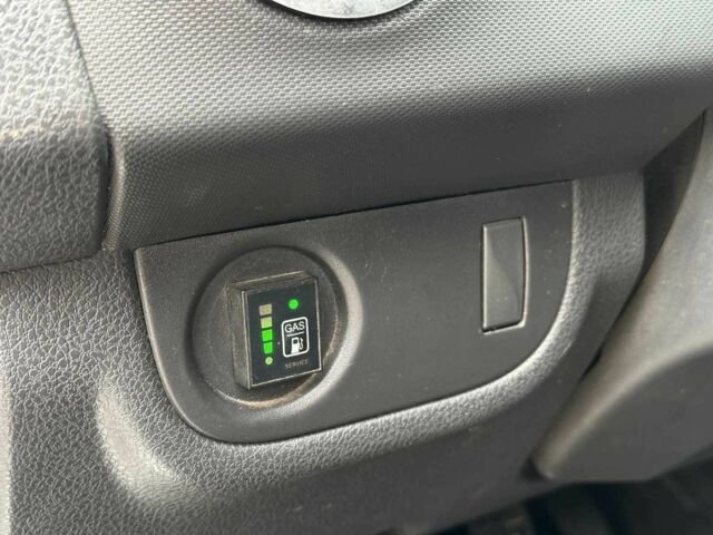 Белый Рено Логан, объемом двигателя 1.2 л и пробегом 390 тыс. км за 3690 $, фото 13 на Automoto.ua