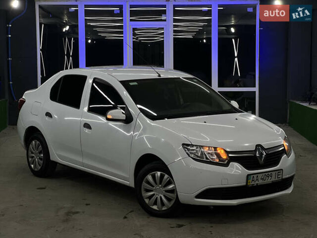 Білий Рено Логан, об'ємом двигуна 1.2 л та пробігом 197 тис. км за 5700 $, фото 4 на Automoto.ua