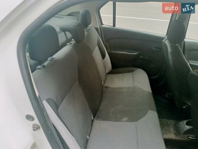 Белый Рено Логан, объемом двигателя 1.15 л и пробегом 188 тыс. км за 4300 $, фото 9 на Automoto.ua