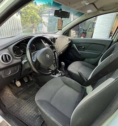 Білий Рено Логан, об'ємом двигуна 1.46 л та пробігом 245 тис. км за 4950 $, фото 3 на Automoto.ua