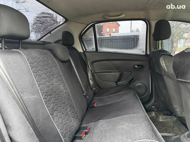 Білий Рено Логан, об'ємом двигуна 1.2 л та пробігом 390 тис. км за 3690 $, фото 21 на Automoto.ua