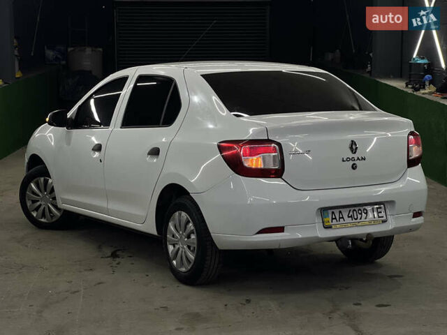 Білий Рено Логан, об'ємом двигуна 1.2 л та пробігом 197 тис. км за 5700 $, фото 3 на Automoto.ua