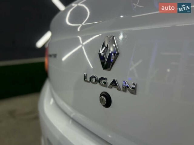 Білий Рено Логан, об'ємом двигуна 1.2 л та пробігом 197 тис. км за 5700 $, фото 9 на Automoto.ua