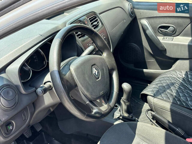 Білий Рено Логан, об'ємом двигуна 1.2 л та пробігом 320 тис. км за 2999 $, фото 4 на Automoto.ua