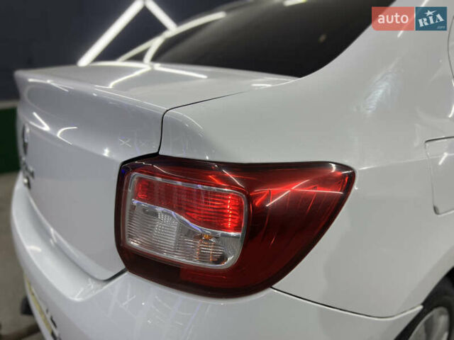 Білий Рено Логан, об'ємом двигуна 1.2 л та пробігом 197 тис. км за 5700 $, фото 10 на Automoto.ua