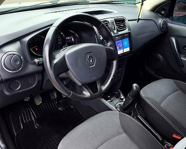 Белый Рено Логан, объемом двигателя 1.5 л и пробегом 18 тыс. км за 6950 $, фото 3 на Automoto.ua