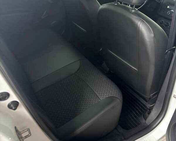 Белый Рено Логан, объемом двигателя 1.46 л и пробегом 77 тыс. км за 8000 $, фото 8 на Automoto.ua