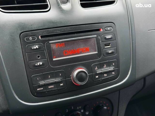 Білий Рено Логан, об'ємом двигуна 1.2 л та пробігом 390 тис. км за 3690 $, фото 18 на Automoto.ua