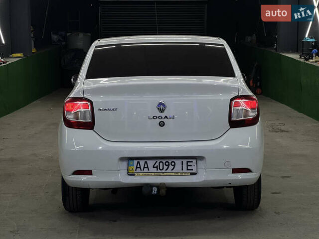 Білий Рено Логан, об'ємом двигуна 1.2 л та пробігом 197 тис. км за 5700 $, фото 20 на Automoto.ua