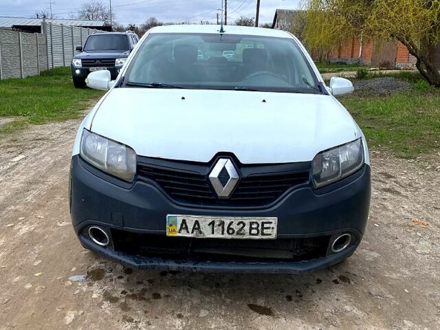 Білий Рено Логан, об'ємом двигуна 1.1 л та пробігом 342 тис. км за 1900 $, фото 4 на Automoto.ua