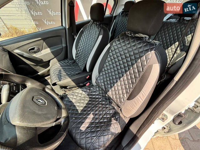 Білий Рено Логан, об'ємом двигуна 1.2 л та пробігом 320 тис. км за 2999 $, фото 5 на Automoto.ua