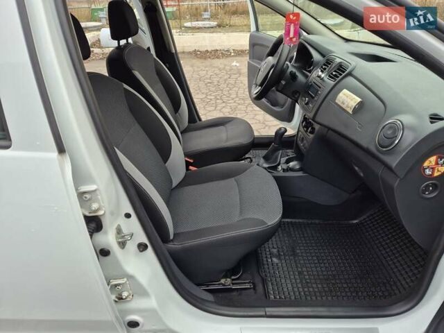 Белый Рено Логан, объемом двигателя 1.15 л и пробегом 114 тыс. км за 6500 $, фото 21 на Automoto.ua