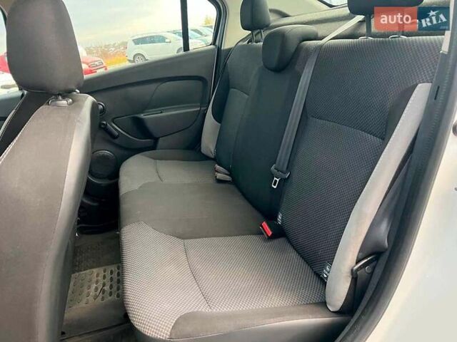 Белый Рено Логан, объемом двигателя 1.2 л и пробегом 170 тыс. км за 5890 $, фото 29 на Automoto.ua