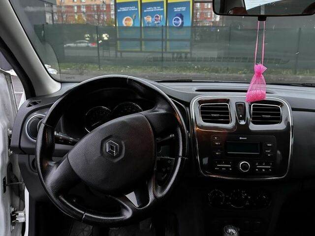 Белый Рено Логан, объемом двигателя 1.2 л и пробегом 247 тыс. км за 4200 $, фото 5 на Automoto.ua