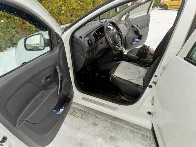 Белый Рено Логан, объемом двигателя 1.1 л и пробегом 368 тыс. км за 4563 $, фото 7 на Automoto.ua