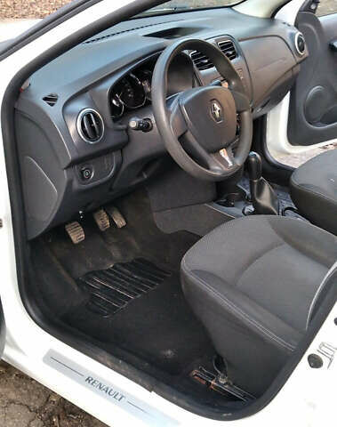 Белый Рено Логан, объемом двигателя 1.2 л и пробегом 180 тыс. км за 4750 $, фото 3 на Automoto.ua