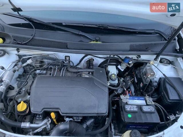 Білий Рено Логан, об'ємом двигуна 1.15 л та пробігом 178 тис. км за 4550 $, фото 31 на Automoto.ua