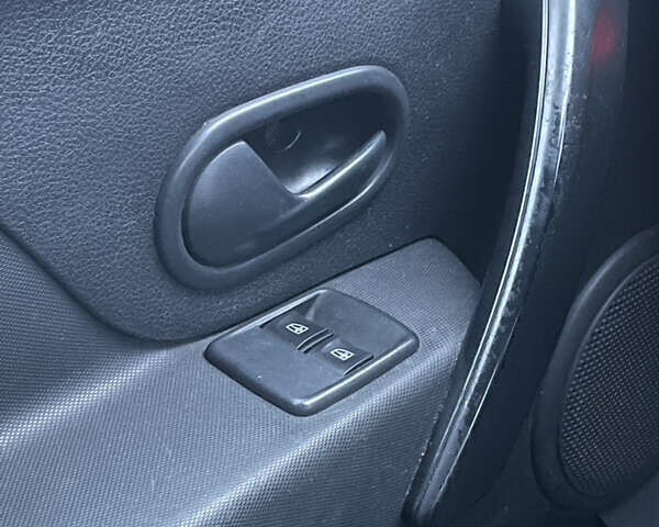 Белый Рено Логан, объемом двигателя 1.15 л и пробегом 166 тыс. км за 5799 $, фото 18 на Automoto.ua