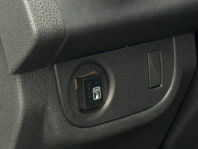 Білий Рено Логан, об'ємом двигуна 1.1 л та пробігом 305 тис. км за 3450 $, фото 9 на Automoto.ua