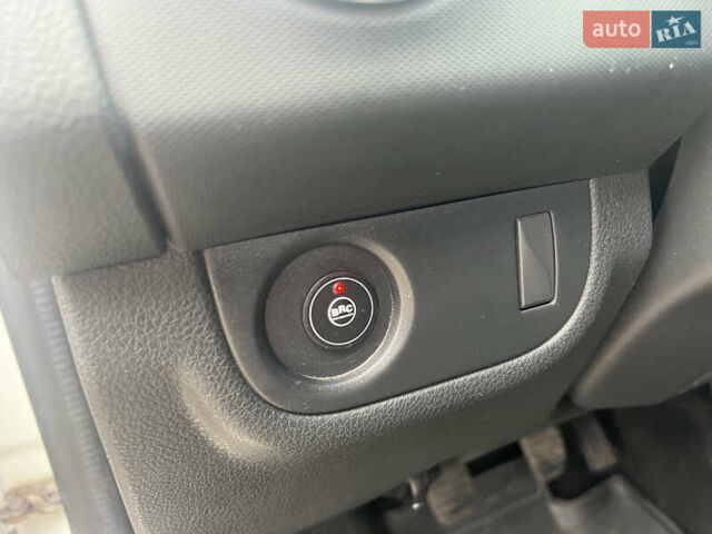 Белый Рено Логан, объемом двигателя 1.15 л и пробегом 185 тыс. км за 6500 $, фото 7 на Automoto.ua