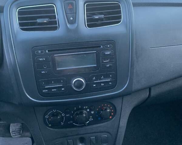 Белый Рено Логан, объемом двигателя 1.15 л и пробегом 178 тыс. км за 4450 $, фото 25 на Automoto.ua