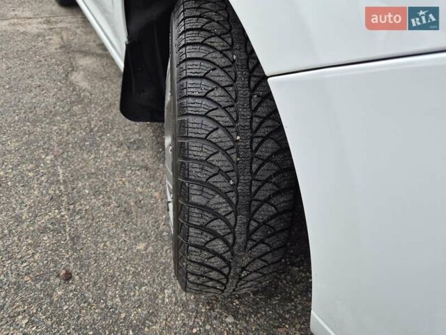 Белый Рено Логан, объемом двигателя 1.15 л и пробегом 114 тыс. км за 6500 $, фото 28 на Automoto.ua