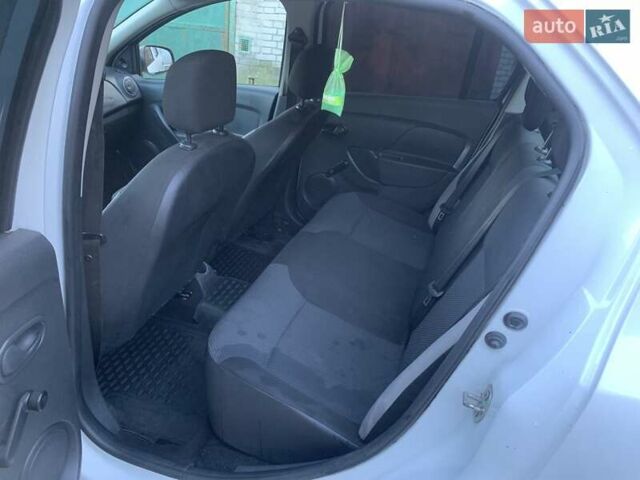 Белый Рено Логан, объемом двигателя 1.15 л и пробегом 178 тыс. км за 4450 $, фото 14 на Automoto.ua