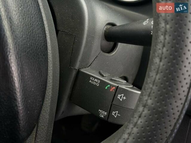 Белый Рено Логан, объемом двигателя 1.2 л и пробегом 305 тыс. км за 3650 $, фото 10 на Automoto.ua