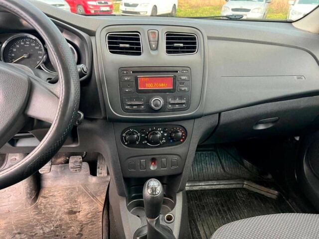 Білий Рено Логан, об'ємом двигуна 1.2 л та пробігом 170 тис. км за 5890 $, фото 23 на Automoto.ua