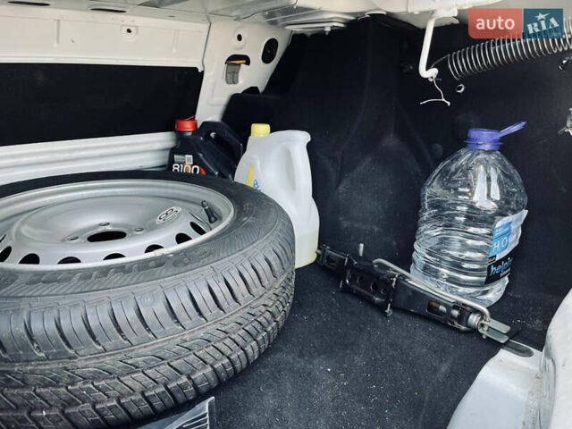 Білий Рено Логан, об'ємом двигуна 1.15 л та пробігом 153 тис. км за 5900 $, фото 14 на Automoto.ua