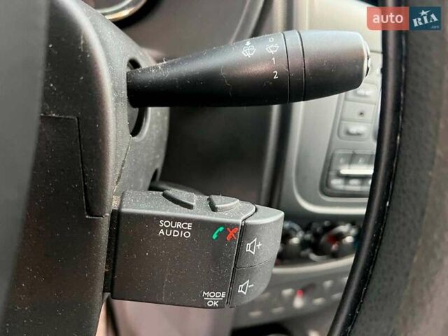 Белый Рено Логан, объемом двигателя 1.2 л и пробегом 170 тыс. км за 5890 $, фото 21 на Automoto.ua