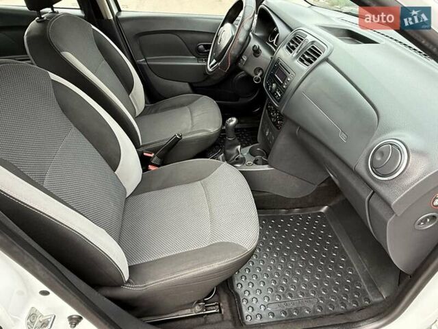 Белый Рено Логан, объемом двигателя 1.15 л и пробегом 148 тыс. км за 4800 $, фото 43 на Automoto.ua