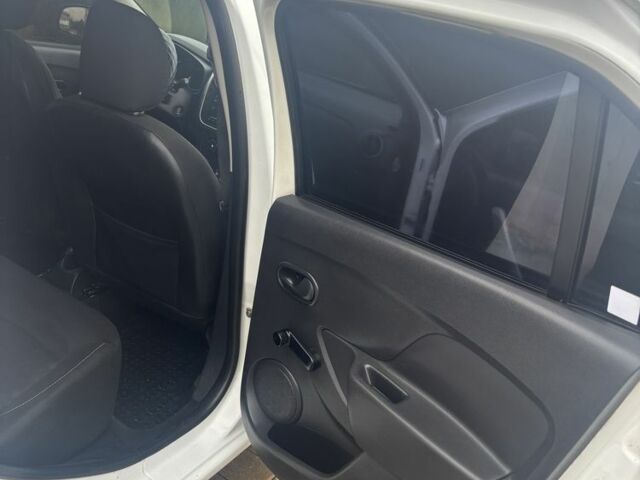 Белый Рено Логан, объемом двигателя 1.5 л и пробегом 282 тыс. км за 6500 $, фото 6 на Automoto.ua