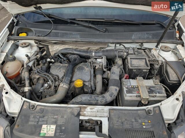 Білий Рено Логан, об'ємом двигуна 1.46 л та пробігом 280 тис. км за 5500 $, фото 9 на Automoto.ua
