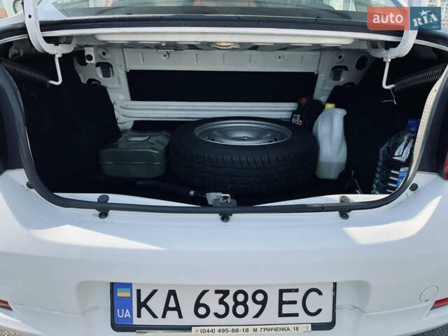 Білий Рено Логан, об'ємом двигуна 1.15 л та пробігом 153 тис. км за 5900 $, фото 12 на Automoto.ua