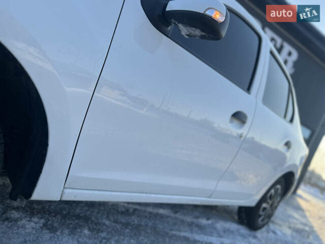 Белый Рено Логан, объемом двигателя 1.15 л и пробегом 231 тыс. км за 4650 $, фото 8 на Automoto.ua