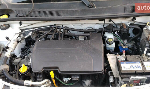 Белый Рено Логан, объемом двигателя 1.2 л и пробегом 180 тыс. км за 4750 $, фото 8 на Automoto.ua