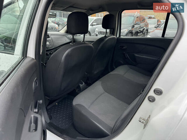 Белый Рено Логан, объемом двигателя 1.15 л и пробегом 180 тыс. км за 3500 $, фото 11 на Automoto.ua