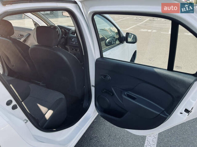 Білий Рено Логан, об'ємом двигуна 1.15 л та пробігом 153 тис. км за 5900 $, фото 21 на Automoto.ua