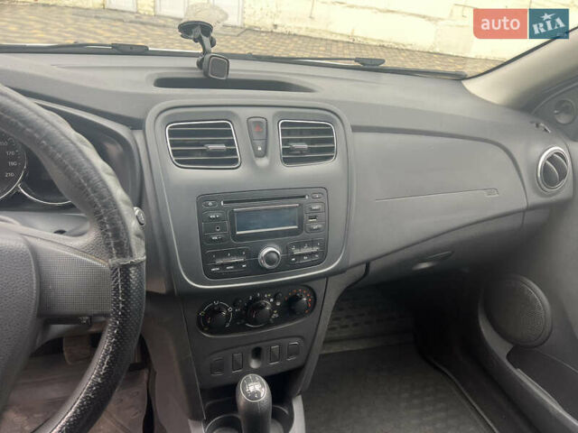 Белый Рено Логан, объемом двигателя 1.15 л и пробегом 185 тыс. км за 6500 $, фото 12 на Automoto.ua