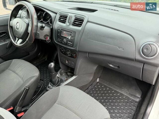 Белый Рено Логан, объемом двигателя 1.15 л и пробегом 148 тыс. км за 4800 $, фото 46 на Automoto.ua